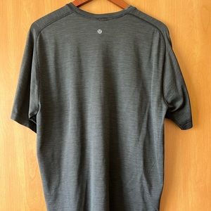 Men’s Lululemon Short Sleeve Shirt Breathe (XL)